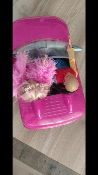 Coche Barbie Rosa con Barbie y Kent