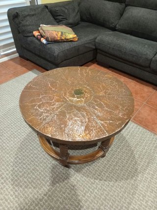 Mesa redonda nogal 80cm con sobre cobre