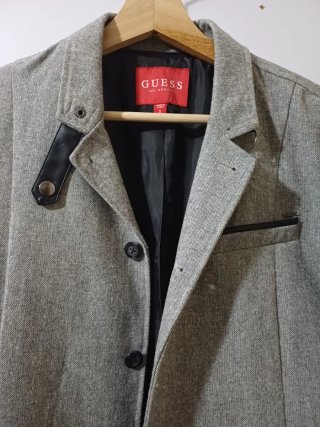 Chaqueta Guess con complemento cremallera