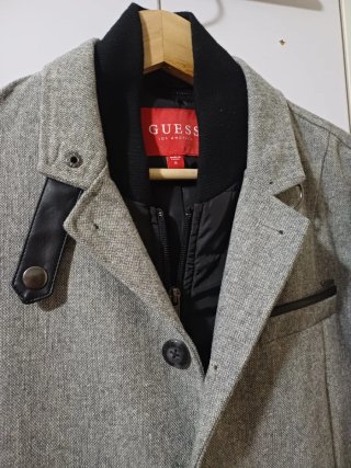 Chaqueta Guess con complemento cremallera
