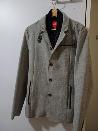 Chaqueta Guess con complemento cremallera