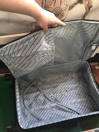 Maleta Muy Grande 23 kg 4 ruedas Semi NUEVA