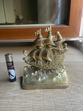 Barco decorativo de bronce