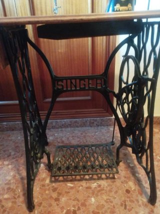 Máquina de coser Singer antigua
