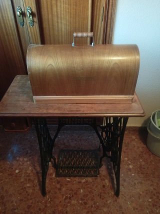 Máquina de coser Singer antigua
