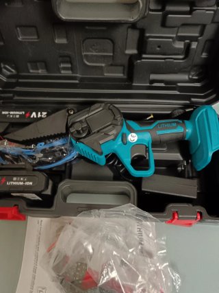 Mini Sierra Eléctrica Recargable (2 Baterías)