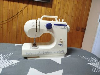 Máquina de coser Jata Mini 675