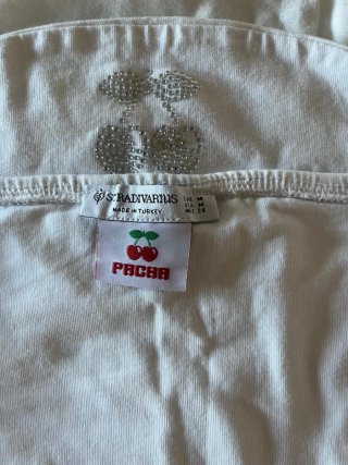 Top blanco con pedrería