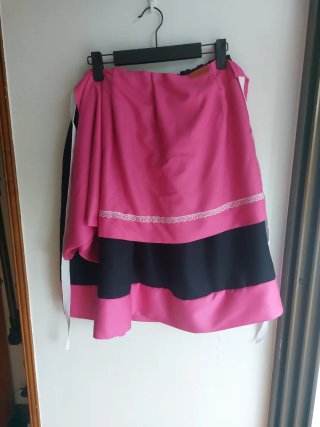 Traje de casera rosa y negro talla xss