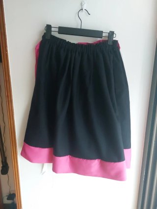 Traje de casera rosa y negro talla xss