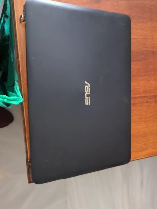 Pantalla completa ASUS F556U
