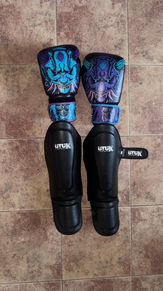 Guantes budha y Tibiales Muay Thai/Kick Boxing