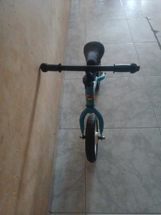 Una bici mínima con el maniar mal  se mueve mucho