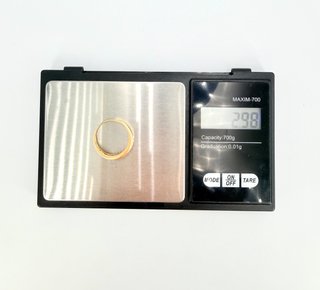 Anillo de oro de 18k circonitas, 2.98 g, T-17.