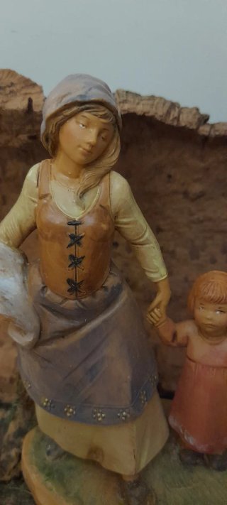 Mamma con bambini per presepe