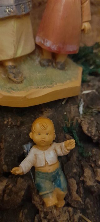 Mamma con bambini per presepe
