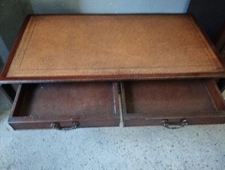 Mesa escritorio antigua cuero y madera