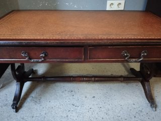 Mesa escritorio antigua cuero y madera