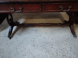 Mesa escritorio antigua cuero y madera