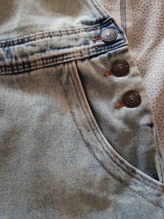 Peto vaquero corto azul claro talla 44
