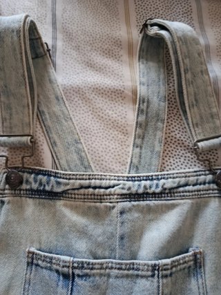Peto vaquero corto azul claro talla 44