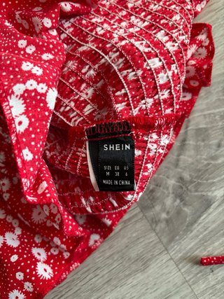 Conjunto floral rojo y blanco Talla M