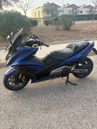 Kymco AK-550 Maxi Scooter Azul