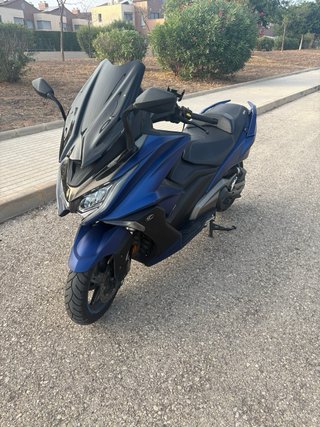 Kymco AK-550 Maxi Scooter Azul