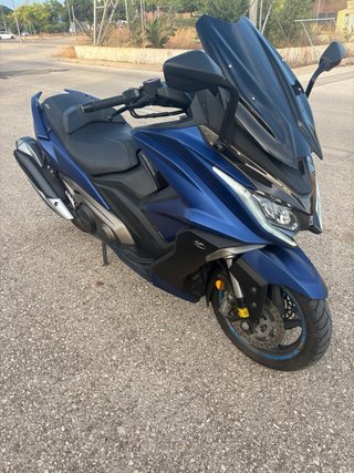 Kymco AK-550 Maxi Scooter Azul