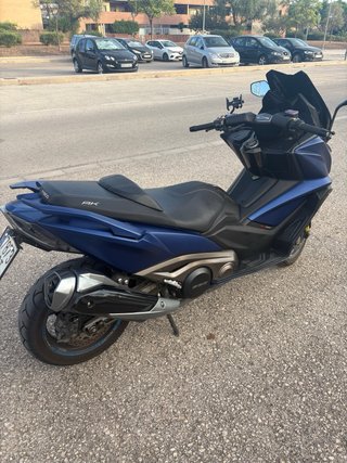 Kymco AK-550 Maxi Scooter Azul