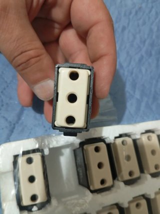 Prese elettriche beige