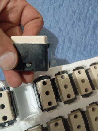 Prese elettriche beige