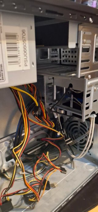 Caja PC Asus Negra con Lector Tarjetas
