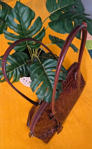 Bolso de piel labrada marrón