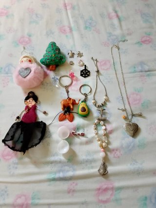 Pulsera, pendientes, cadena y colgantes