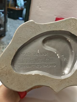 Figura decorativa de anciano con gramófono