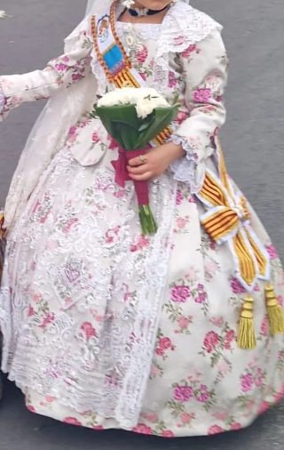 Traje de Fallera rosa y blanco