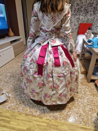 Traje de Fallera rosa y blanco