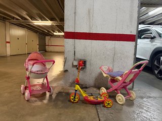 Carritos para muñecas y patinete niña