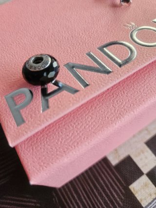 Charm Pandora Negro y Plateado