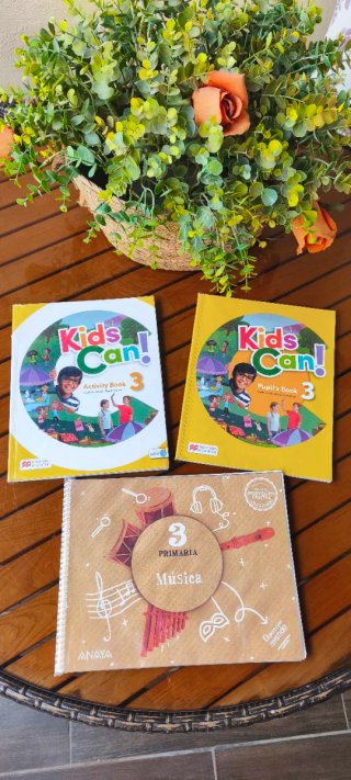 Lote libros 3⁰ primaria Inglés y Música