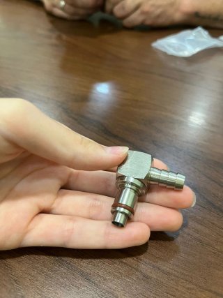 Pieza codo conector rápido