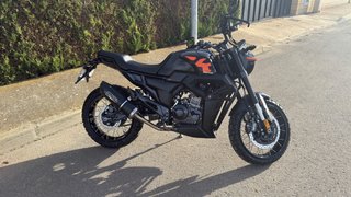 Zontes GK125 Negra y Naranja