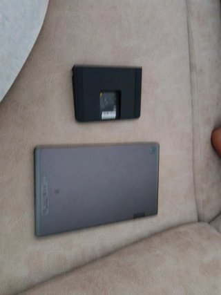 Tablet Lenovo Negra con detalle