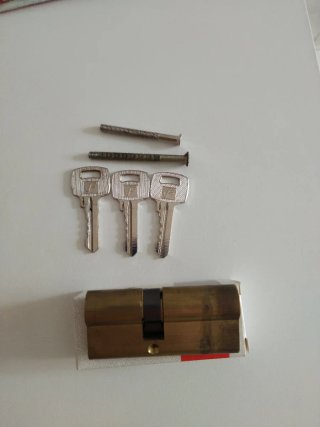 Bombín Feroneria con 3 llaves y tornillos