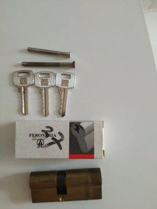 Bombín Feroneria con 3 llaves y tornillos