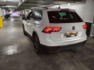 VOLKSWAGEN tiguan