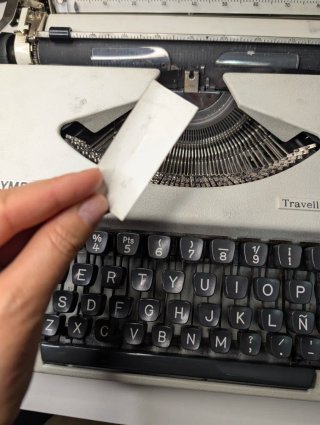 Máquina de escribir OLYMPIA Traveller de Luxe