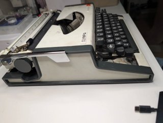 Máquina de escribir OLYMPIA Traveller de Luxe