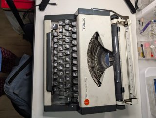 Máquina de escribir OLYMPIA Traveller de Luxe